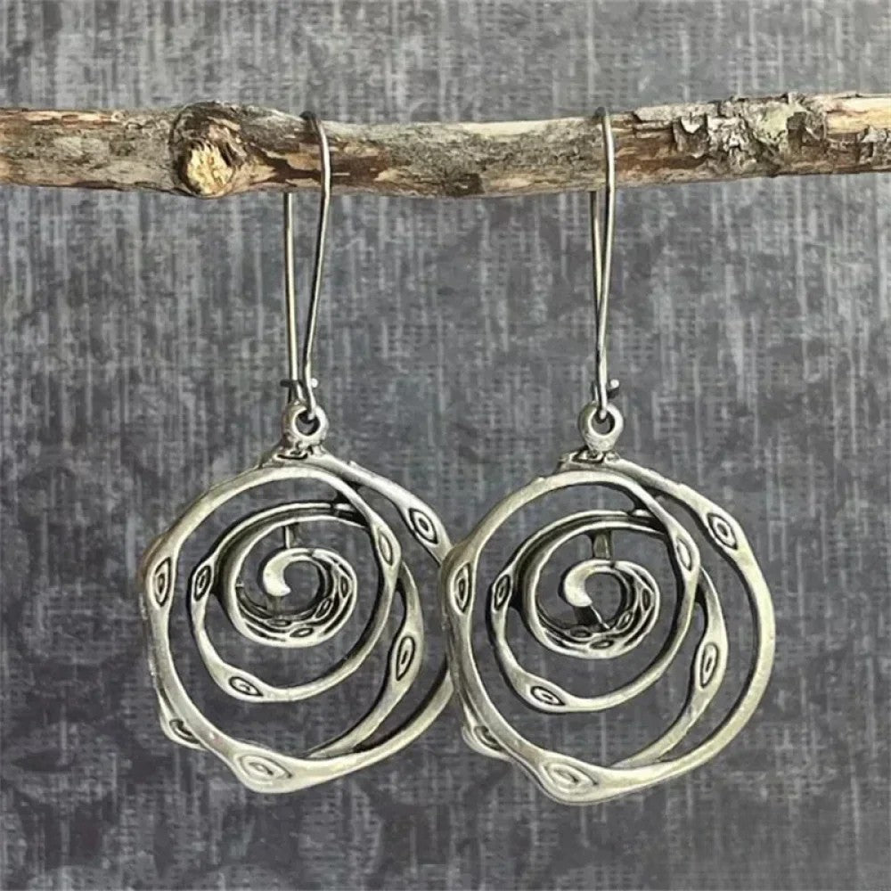 Victoria | Retro Silver Earrings in Labyrinth Design