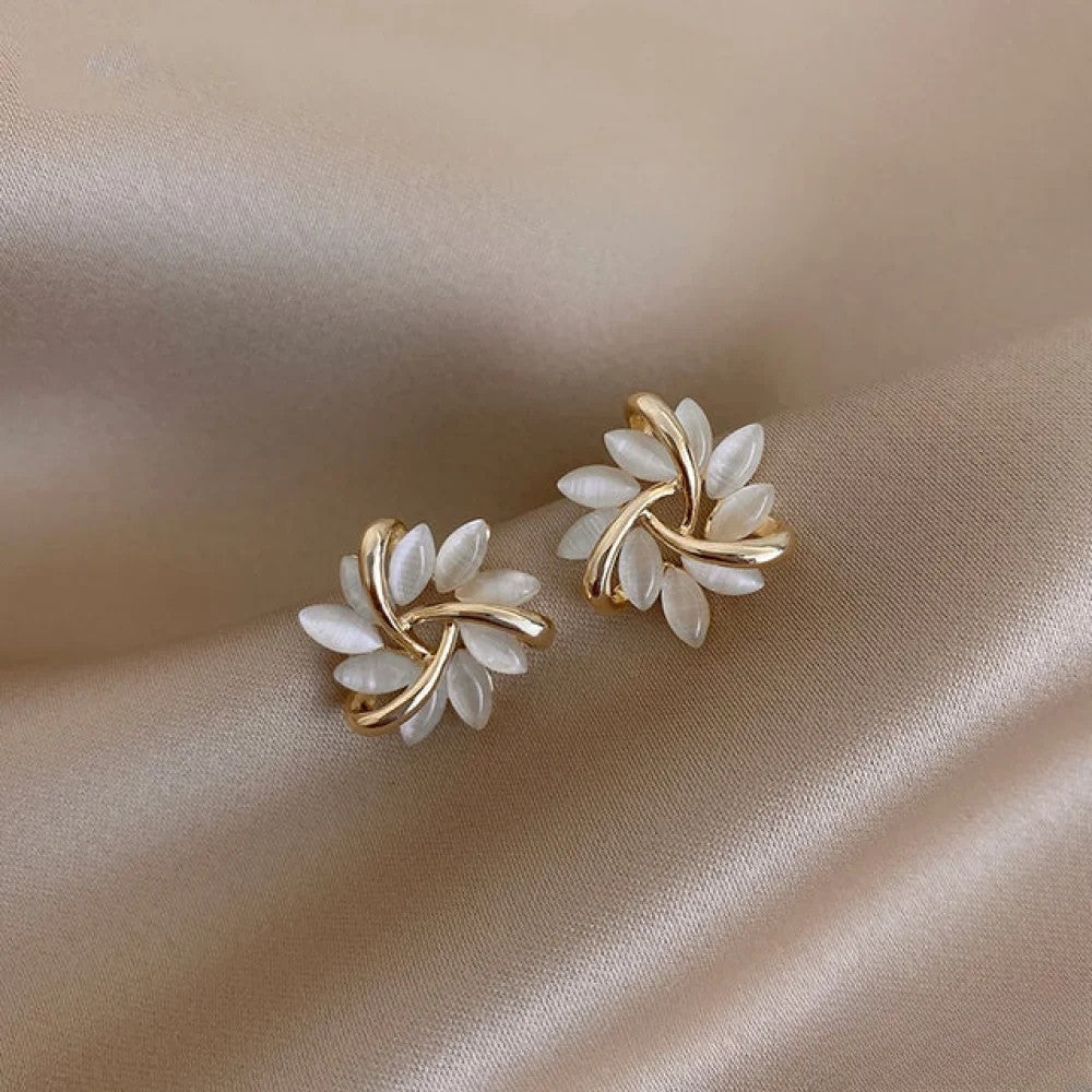 Victoria Elegant Gold Earrings with Exquisite Opal Flower Motifs |