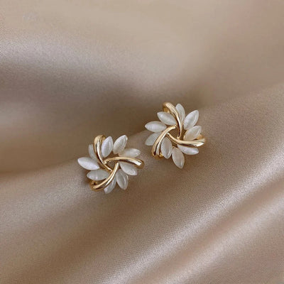 Victoria Elegant Gold Earrings with Exquisite Opal Flower Motifs |