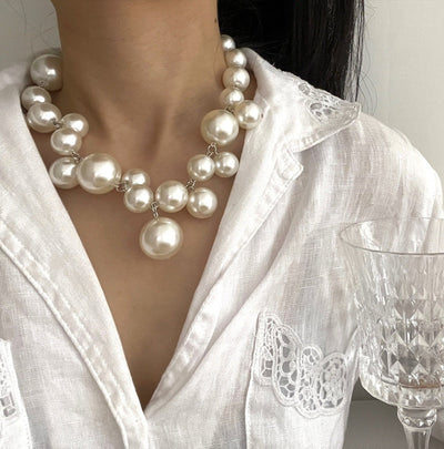 Victoria | Charming Pearl Necklace