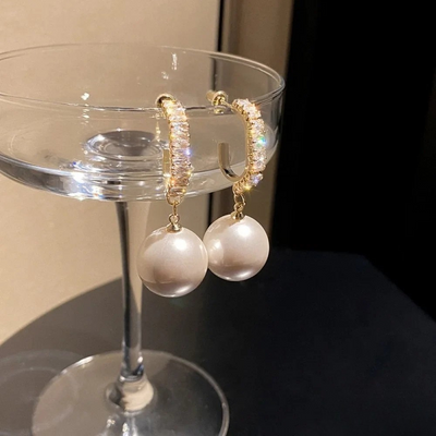 Victoria | Elegant Earrings with Pearls and Zirconia