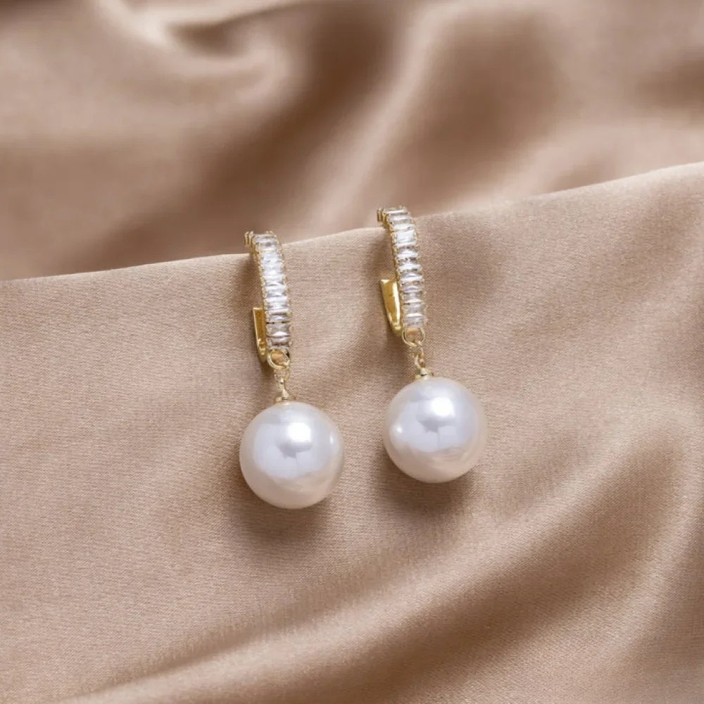Victoria | Elegant Earrings with Pearls and Zirconia