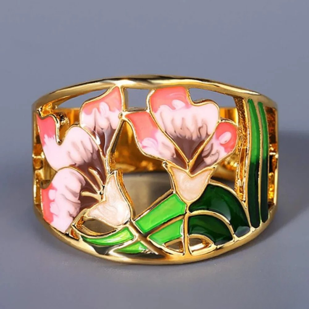 Victoria Retro Gold Enamel Flower Ring |