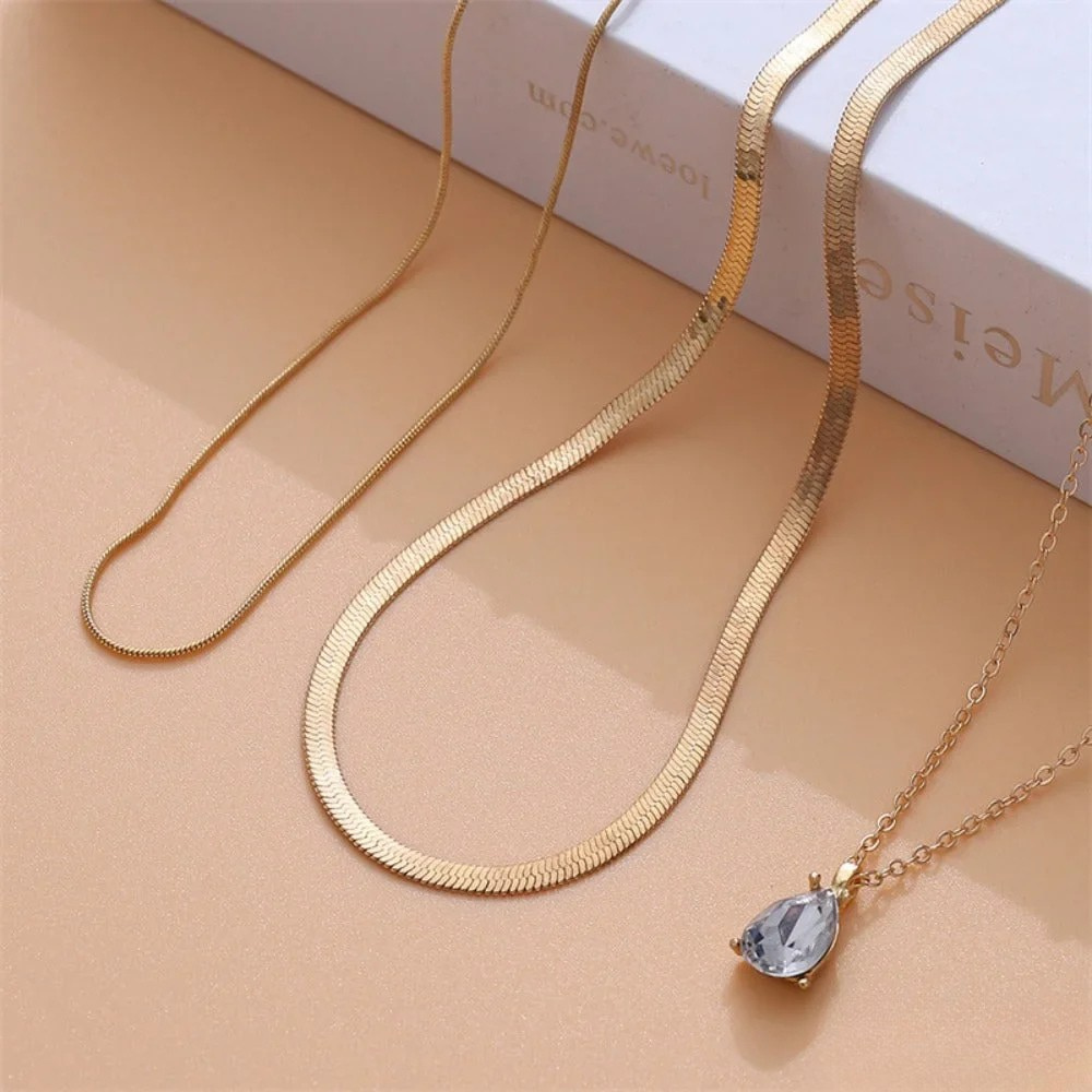 Victoria | Layered Necklace with Gold-Coloured Zirconia Pendant