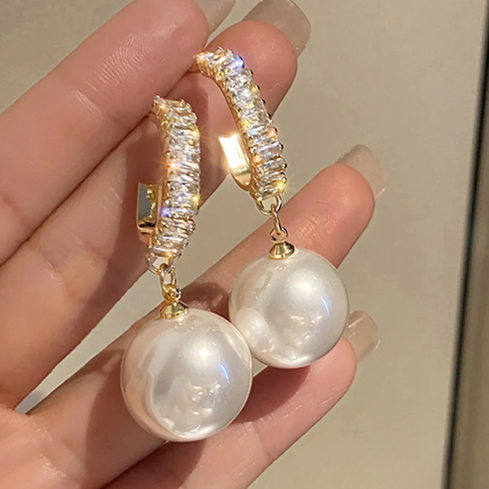 Victoria | Elegant Earrings with Pearls and Zirconia