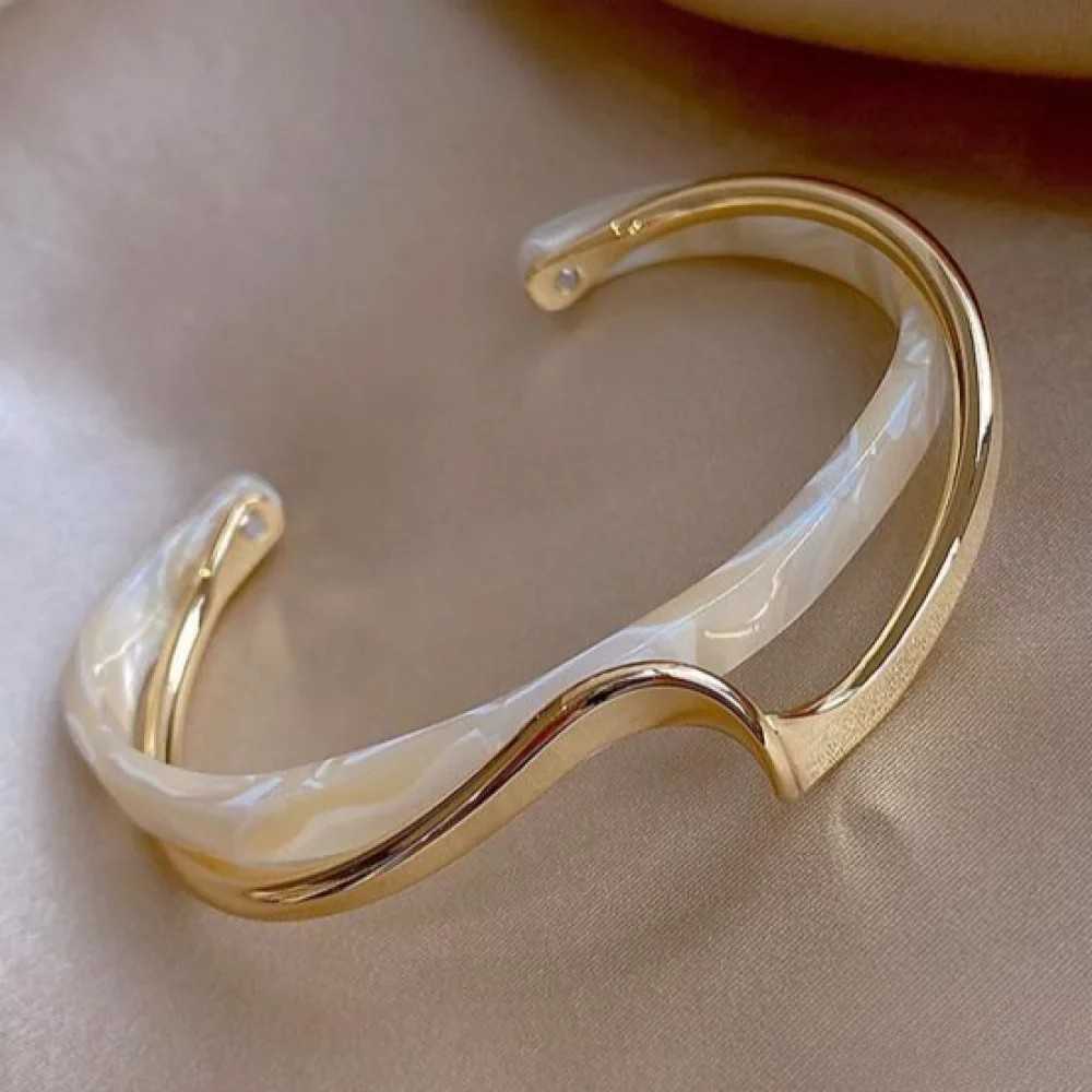 Victoria Elegant Golden Bracelet with White Opal |