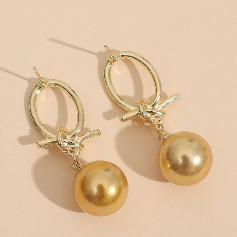 Victoria Golden Pearl Hoop Earrings |