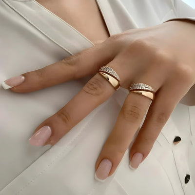 Victoria | Elegant Gold Ring with Sparkling Stones
