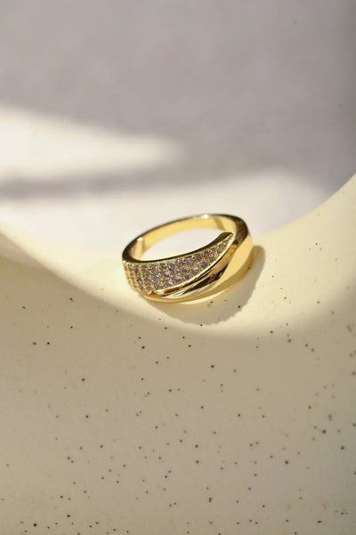 Victoria | Elegant Gold Ring with Sparkling Stones