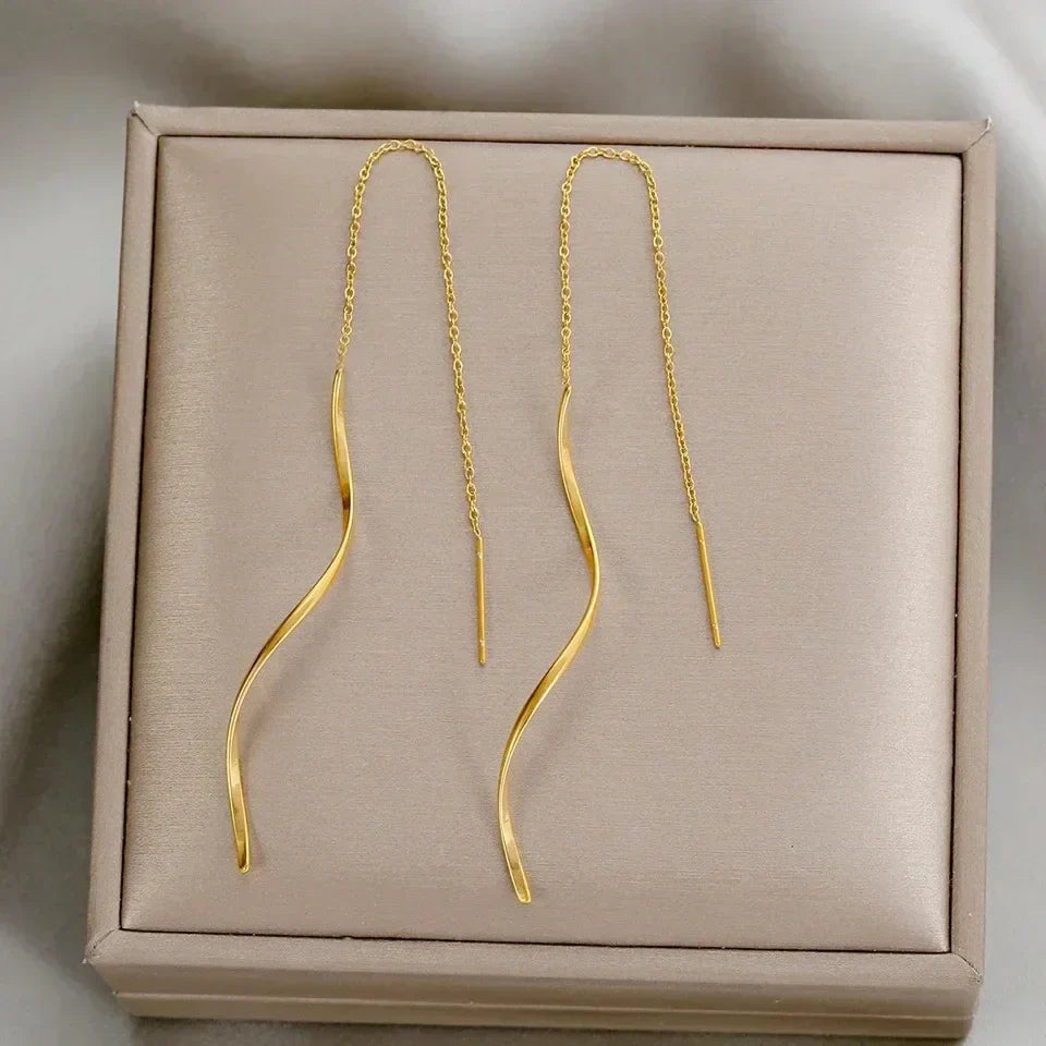 Victoria | Long Earrings with Wavy Design