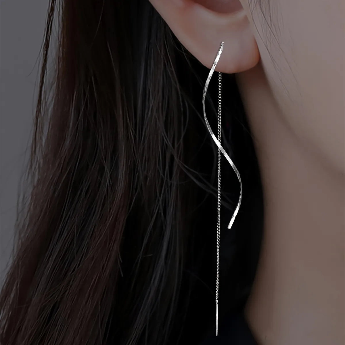 Victoria | Long Earrings with Wavy Design