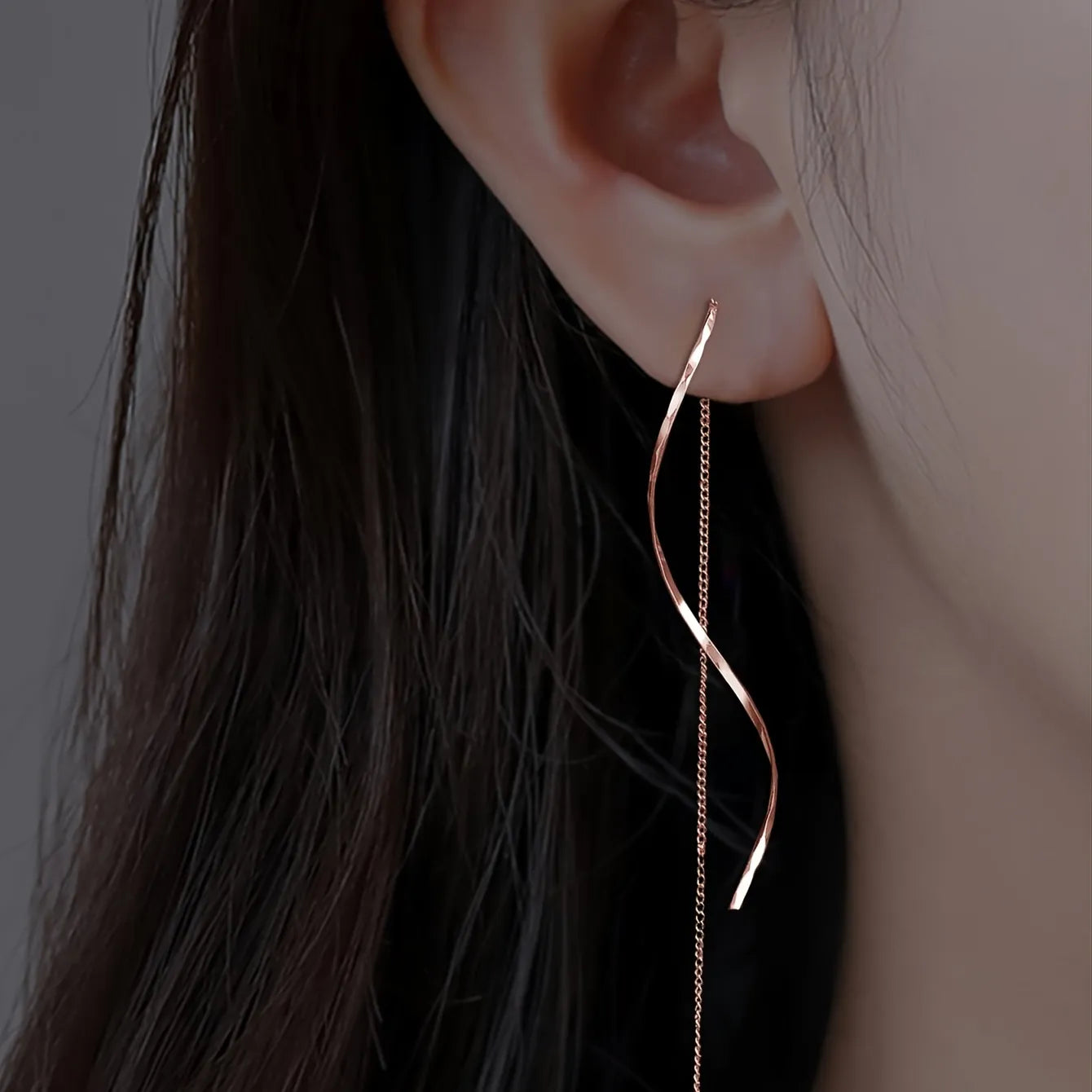 Victoria | Long Earrings with Wavy Design