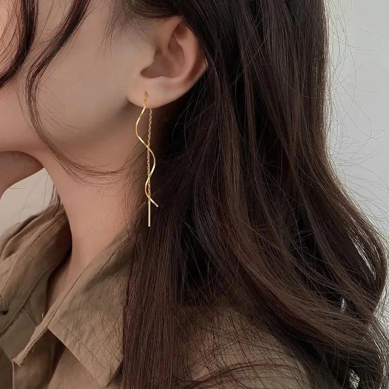 Victoria | Long Earrings with Wavy Design