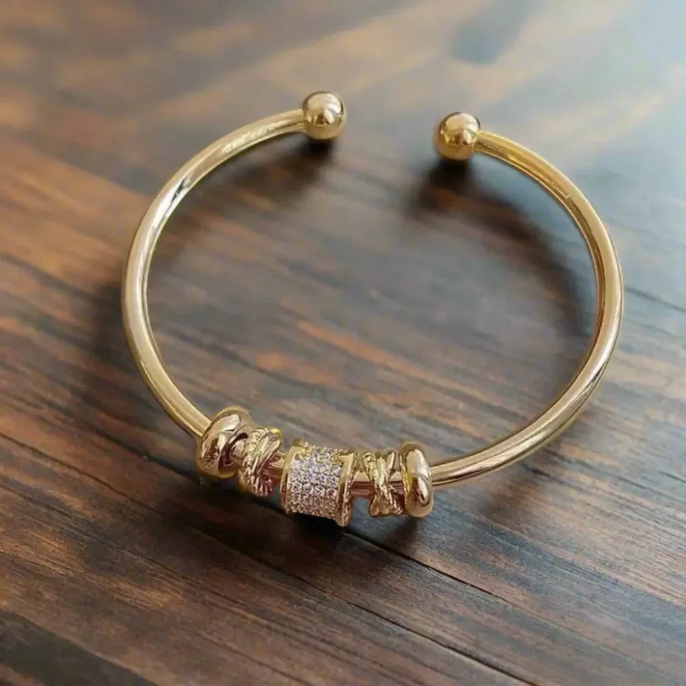 Victoria | Adjustable Bracelet with Gold Charms