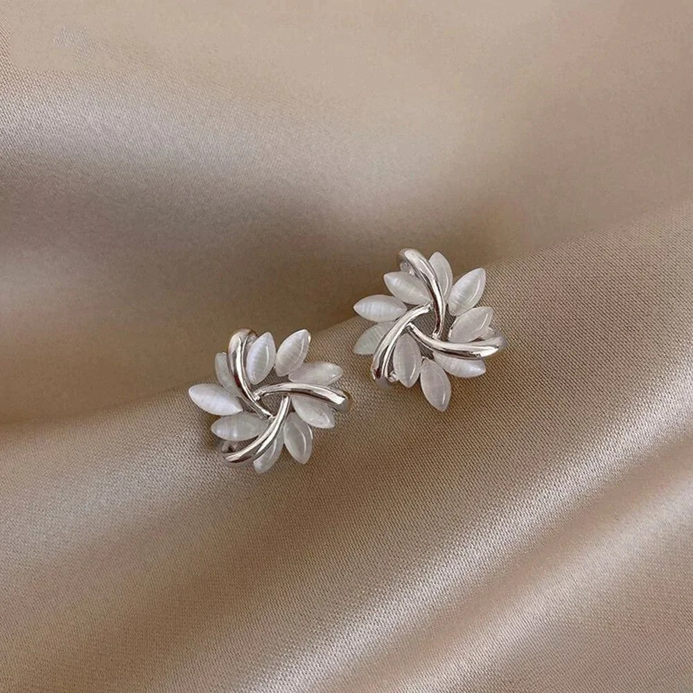 Victoria Elegant Gold Earrings with Exquisite Opal Flower Motifs |