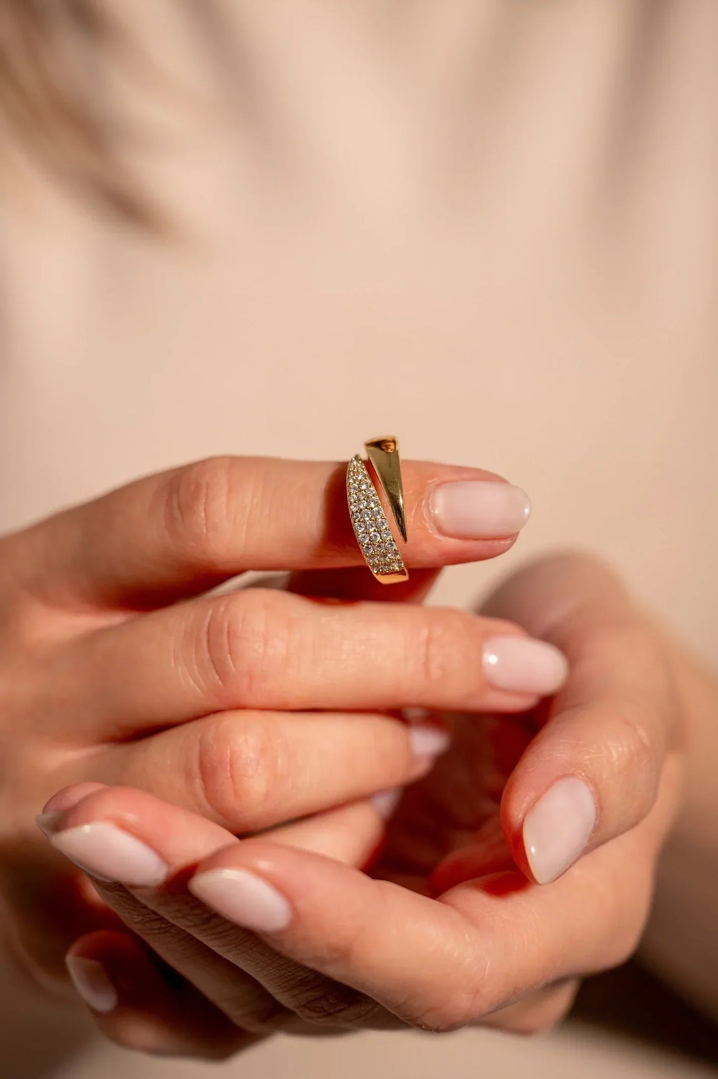 Victoria | Elegant Gold Ring with Sparkling Stones